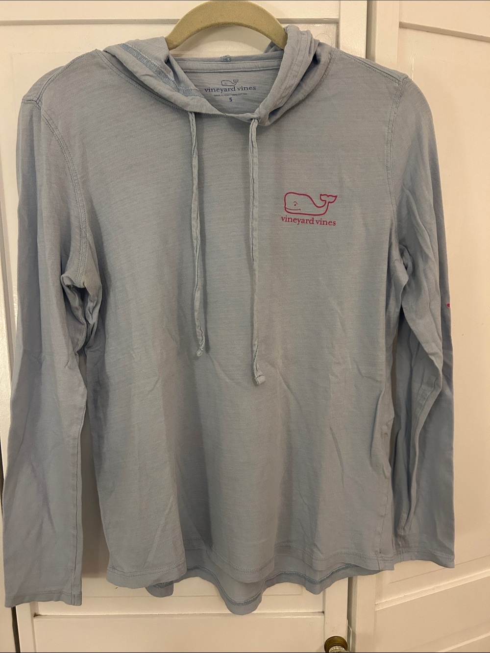 Vineyard Vines Men’s Light Blue Pullover Hoodie with Pink Whale Logo